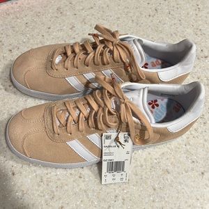 NWT Adidas Gazelle SZ8 Blush/White
